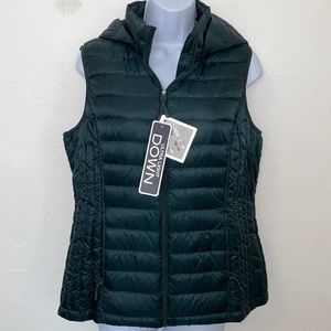 32 Degree Heat Vest Ultra Light Down Puffer in Green. Packable with pouch. NWT